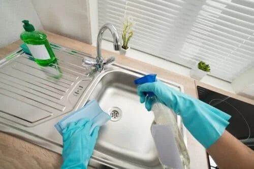 Mẹo bảo quản chậu rửa bát bền đẹp