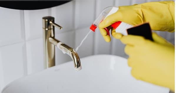 Vế sinh vòi chậu