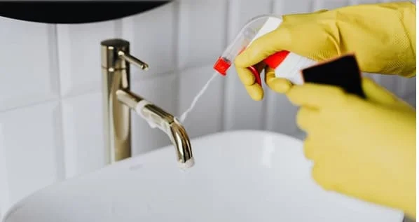 Vế sinh vòi chậu