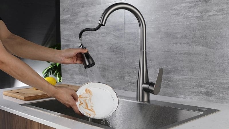 Vì sao nên mua vòi rửa bát dây rút tại Luxbath?