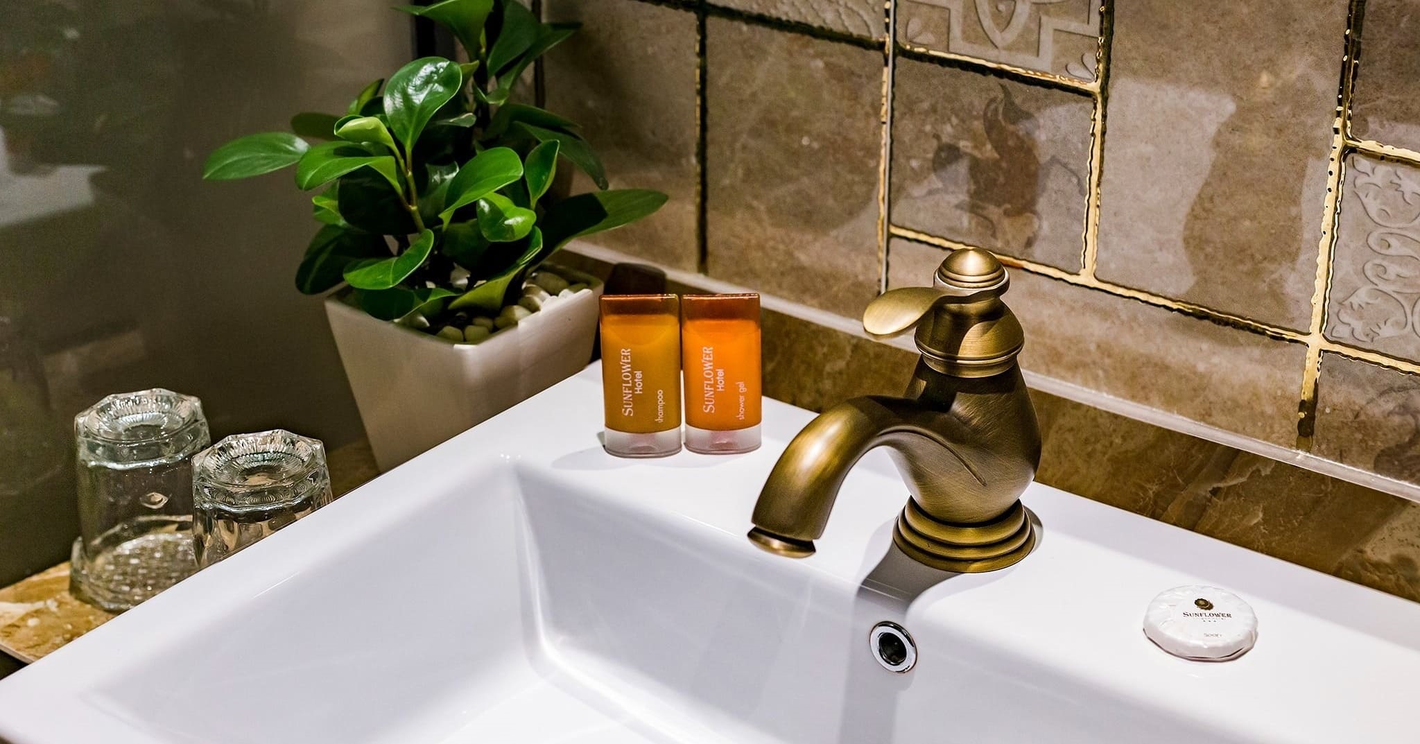 Vòi lavabo bằng đồng