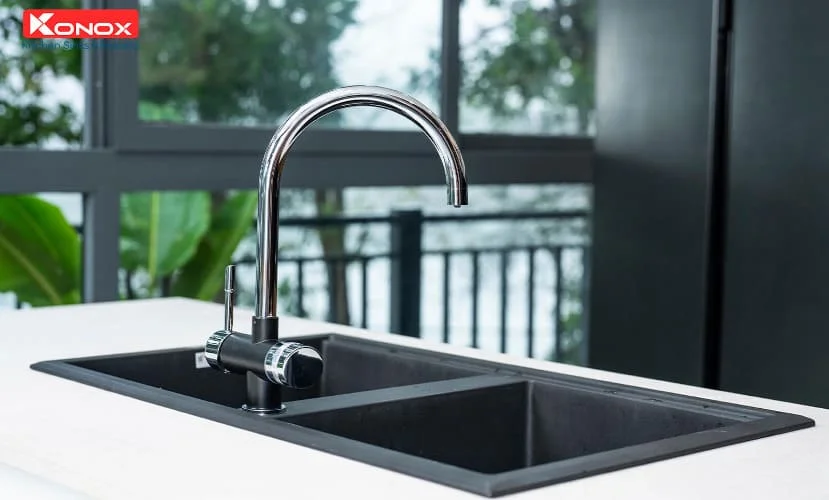 Vòi rửa bát 3 đường nước konox
