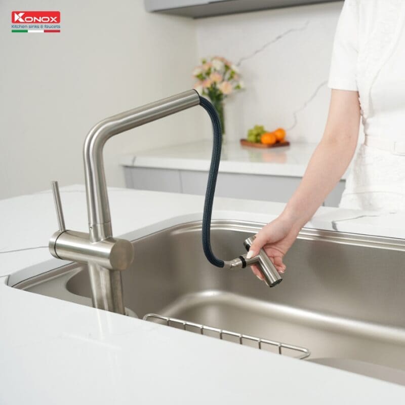 Vòi rửa bát dây rút Konox
