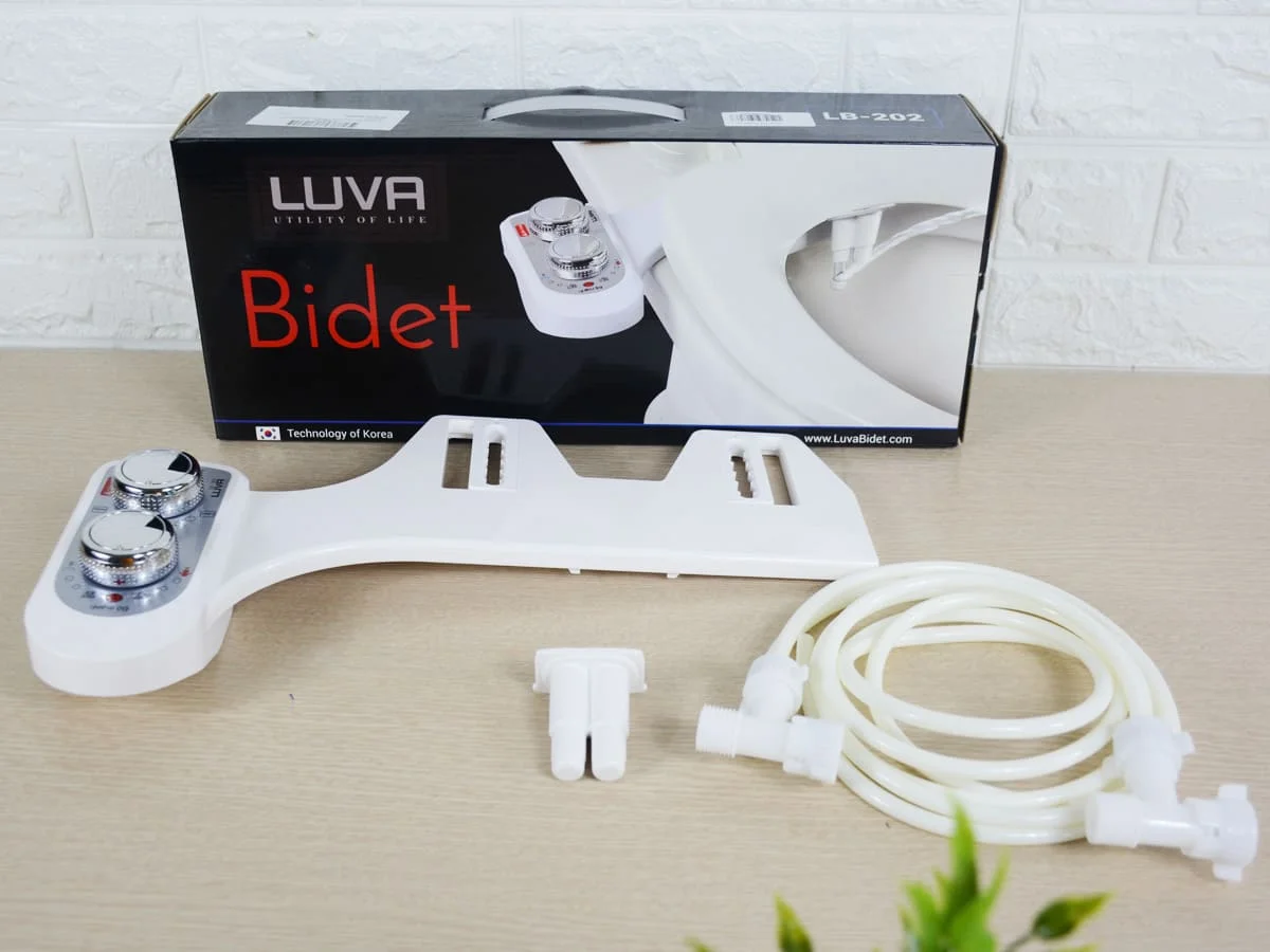 voi-rua-ve-sinh-thong-minh-luva-bidet-lb202-nong-lanh