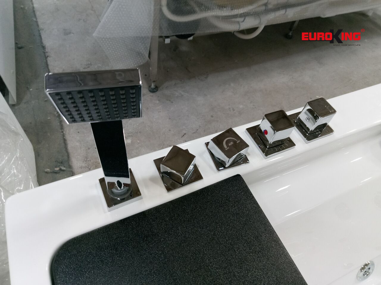 Bồn tắm MASSAGE Euroking EU–1102A