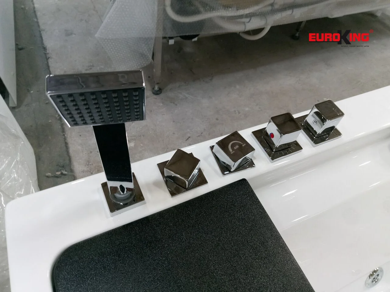 Bồn tắm MASSAGE Euroking EU–1102A