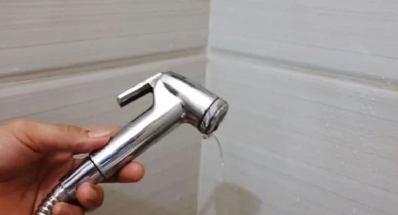 Rò rỉ nước tại đầu nối vòi