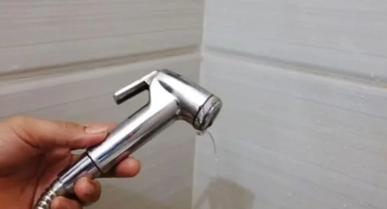 Rò rỉ nước tại đầu nối vòi