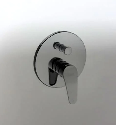 Mặt nạ sen tắm âm tường American Standard